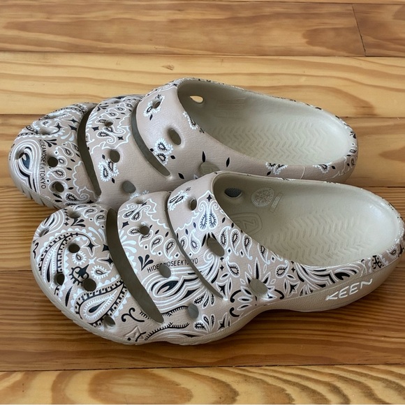 NWOT KEEN Yogui Arts x Hide and Seek Bandana Rubber Clogs Size 8 - Picture 1 of 10